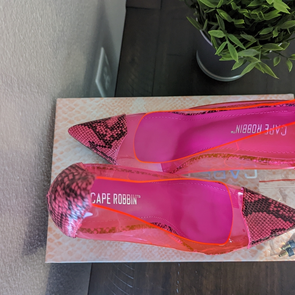 Pointed Toe Heel - Picture 11 of 15